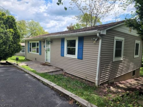 23 Arrowhead Dr, Wantage, NJ 07461-1210