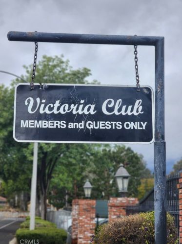 5216 Victoria Ave, Riverside CA  92506-1565 exterior