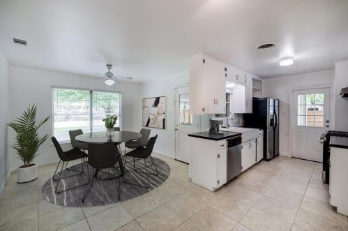 7702 Creston Ln, Austin TX  78752-1329 exterior