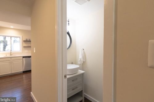 13378 Hungerford Pl, Herndon VA  20170-4365 exterior