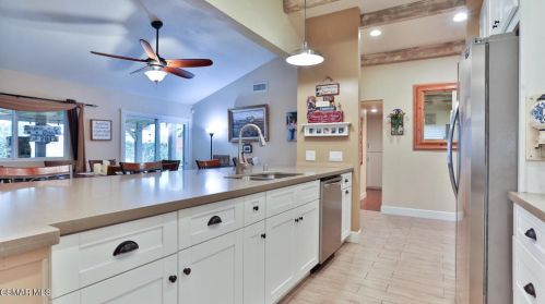 5474 Geoffrey Ave, Simi Valley CA  93063-4123 exterior