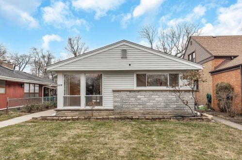 8308 Kostner Ave, Skokie, IL 60076-2644