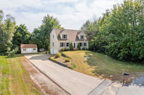 42 Bell Hill Dr, Laconia, NH 03246-2619