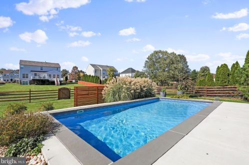 121 Pebble Beach Cir, Charles Town, WV 25414-4076