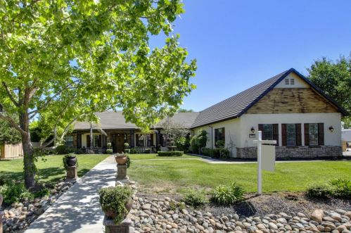 9702 Silvertrail Ln, Elk Grove, CA 95624-3986