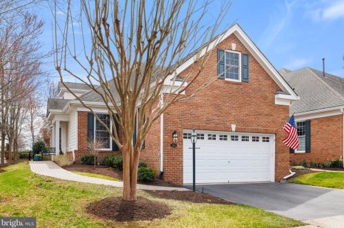 5484 Rodriquez Ln, Haymarket, VA 20169-6102