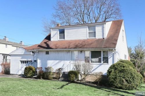 750 Center Ave, River Edge, NJ 07661-2438