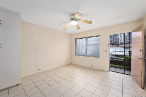 909 University Ave, Honolulu HI  96826-3262 exterior