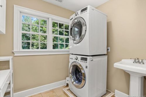 46 Pine Hill Ave, Norwalk CT  06855-2810 exterior