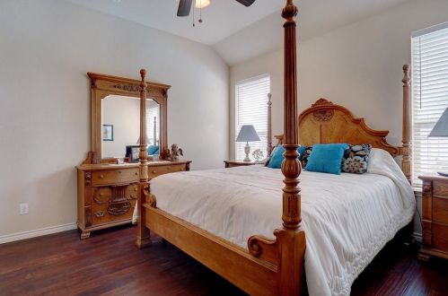 6321 Lake Side Dr, Fort Worth TX 76179 exterior