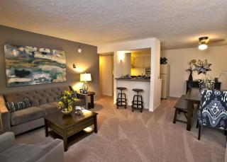 1075 Weybridge Rd, Columbus OH  43220-2708 exterior