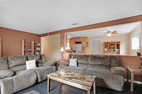 1135 Bannock St, Livermore, CA 94551-1804