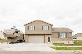 910 Spencer Ln, Tea, SD 57064-2277