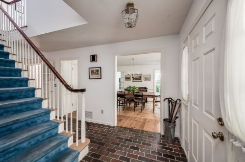 6 York Dr, Lee, NH 03824-3123