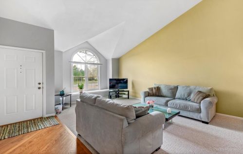 553 Philip Dr, Hanover Park, IL 60103-1524
