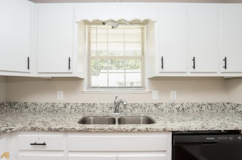 206 Oak Cir, Stockbridge GA  30281-3312 exterior