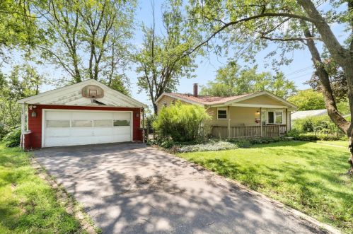 1601 Sacramento Dr, Carpentersville, IL 60110-1512