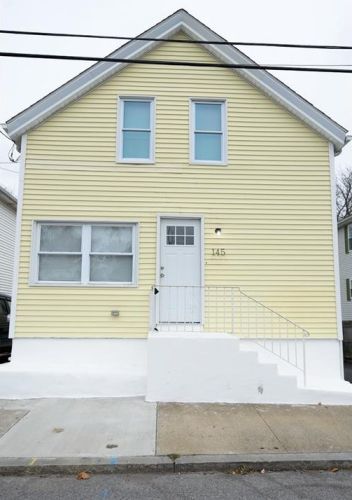 145 Sunbury St, Providence, RI 02908-1432