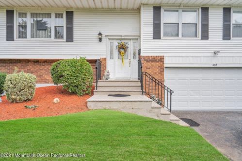 480 Iron Bridge Rd, East Freehold, NJ 07728-2910