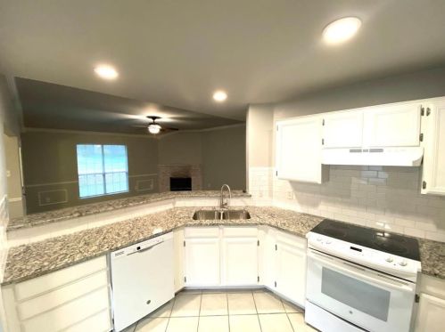 7209 Royal Oak Dr, Fort Worth TX  76126-4526 exterior