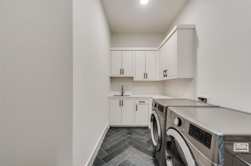 8518 Glencrest Ln, Dallas TX  75209-2632 exterior