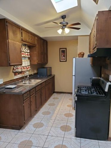 1845 Burning Tree Ln, Carrollton TX 75006-7561 exterior