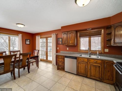 1889 Edgerton St, Saint Paul MN  55117-2447 exterior