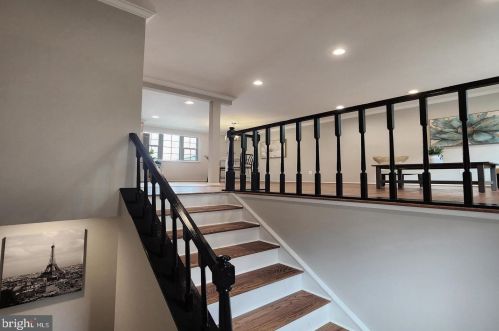 8406 Great Lake Ln, Springfield VA  22153-4004 exterior