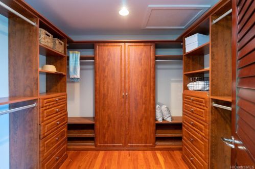 4990 Poola St, Honolulu HI  96821-1458 exterior