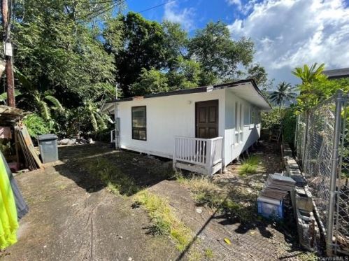 2920 Kalihi St, Honolulu HI  96819-3018 exterior