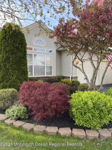 11 Provence Dr, Lakehurst, NJ 08759-6158