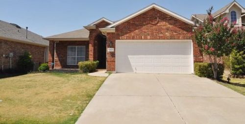 2417 Priscella Dr, Fort Worth TX  76131-1278 exterior