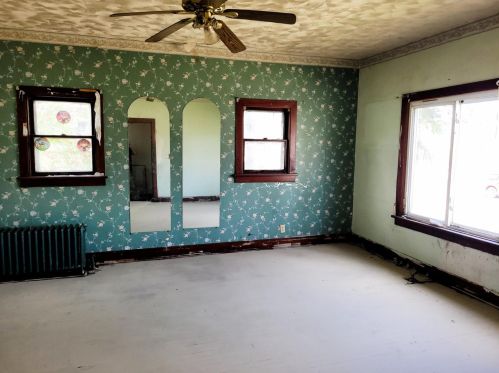 528 Mount St, Gary IN  46406-1655 exterior