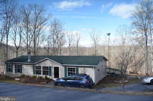 2332 Fulton Rd, Hedgesville, WV 25427-4373
