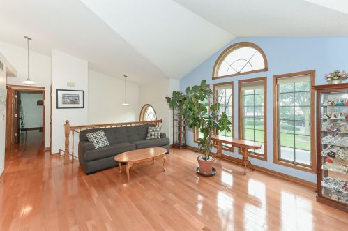 867 Dwyer Ave, Arlington Hts, IL 60005-2471
