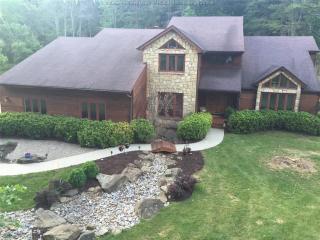 8 Stonegate Dr, Hurricane WV  25526-9217 exterior