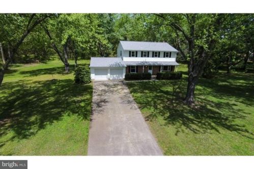 18 Forsythia Ln, Pilesgrove, NJ 08098-2420