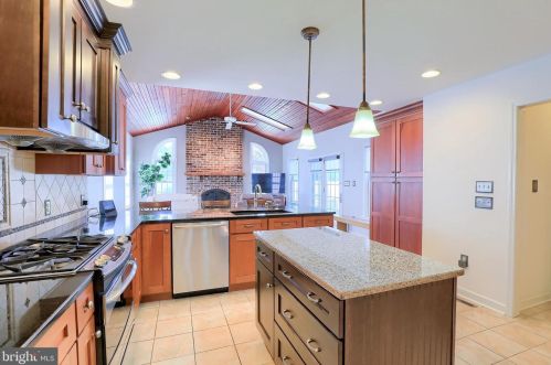 1809 Krystle Dr, Lancaster PA  17602-4143 exterior