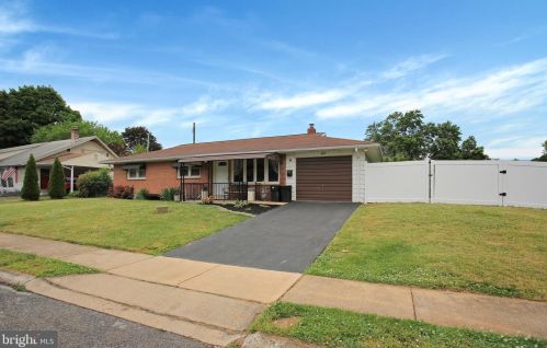 801 Kelly Dr, York, PA 17404-2339