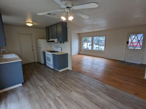 6820 Rosanna St, Gilroy, CA 95020-6557