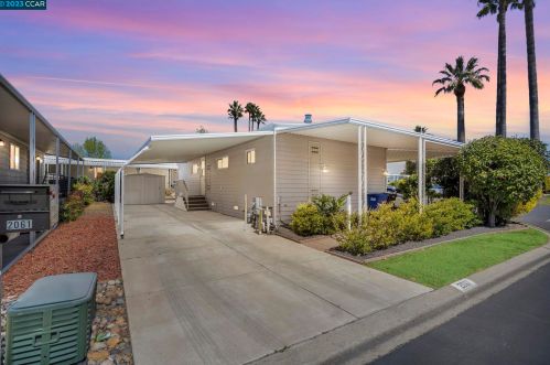 2061 Dalis Dr, Concord CA  94520-5417 exterior