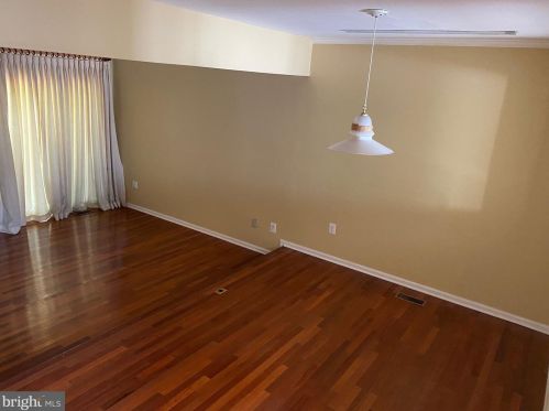 8483 Springfield Oaks Dr, Springfield VA  22153-3571 exterior