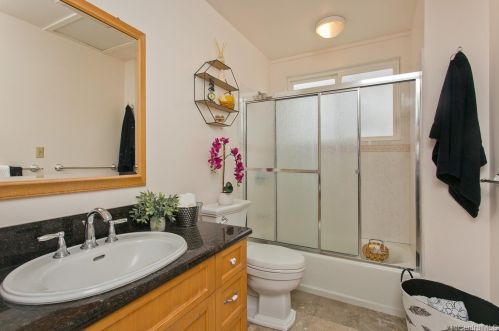 39 Makaweli St, Honolulu HI  96825-2148 exterior