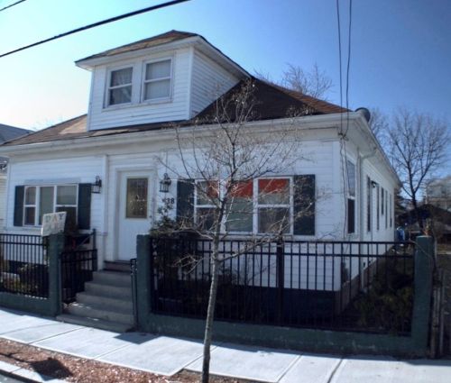 38 Ford St, Providence, RI 02907-2734
