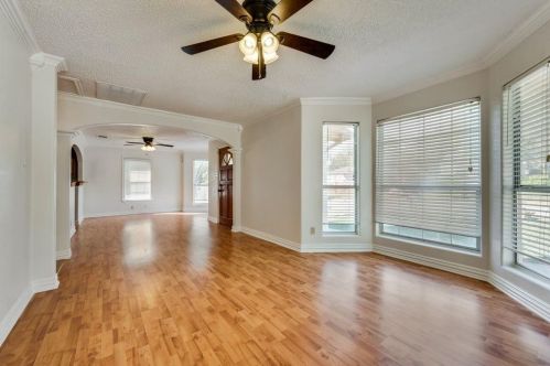 2800 Burchill Rd, Fort Worth TX  76105-3013 exterior