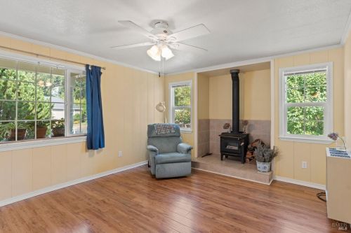 93 Oak St, Willits, CA 95490-3921