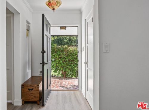 4335 Sunnyslope Ave, Van Nuys, CA 91423-3807