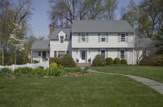 135 Preston Dr, Gillette, NJ 07933-1427