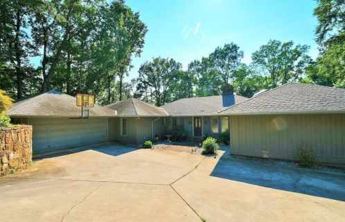 2724 Northlake Rd, Gainesville, GA 30506-1835