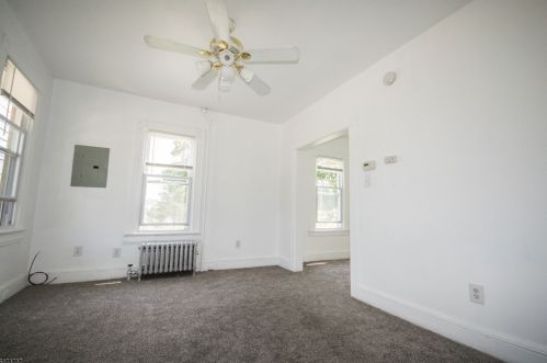 305 Totowa Rd, Paterson NJ 07512-2071 exterior